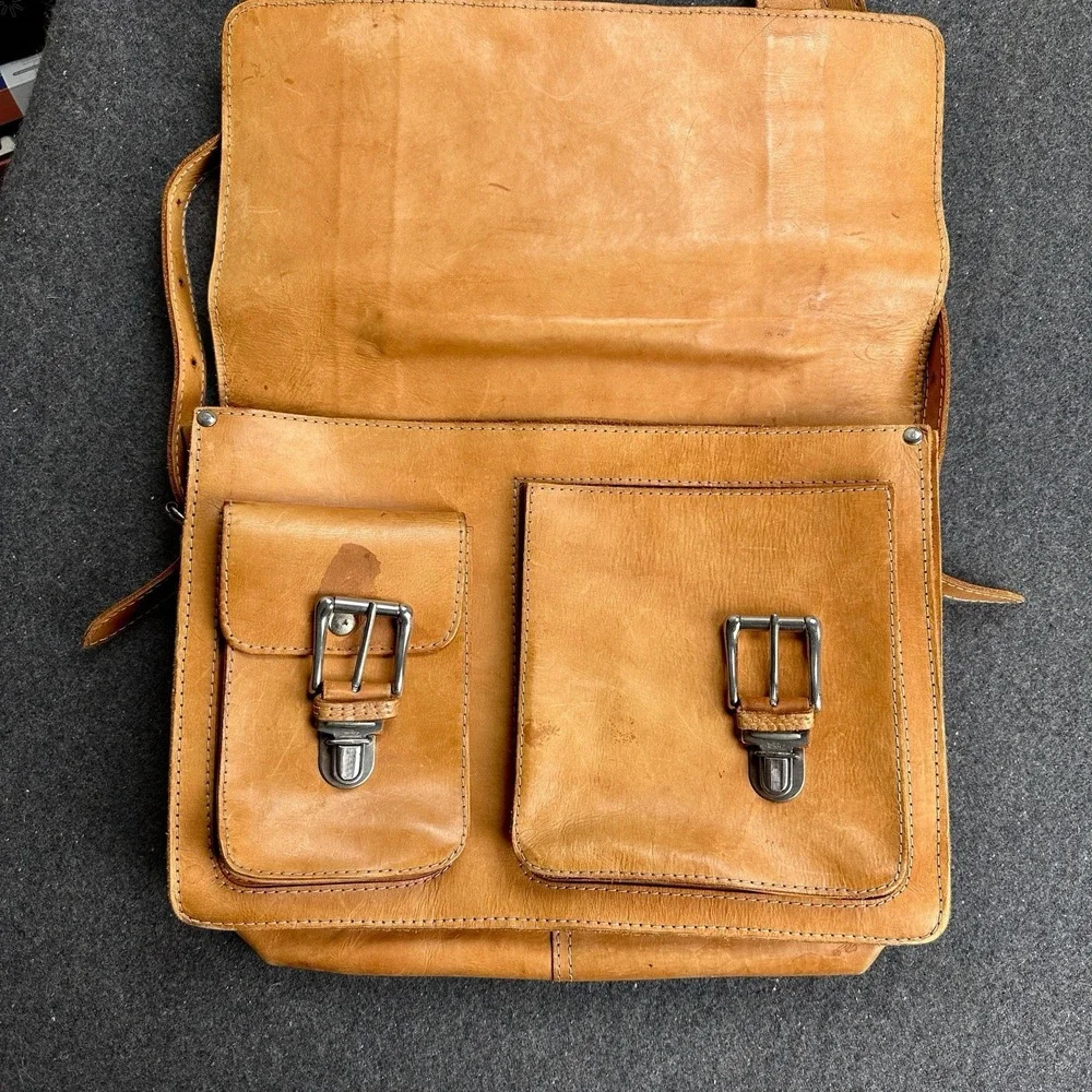 Vintage M.R. Canoa Industria Argentina Cowhide‎ Leather Messenger Bag Satchel